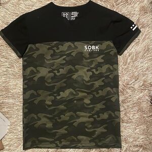 SOBK Camouflage Black and Brown Tee Shirt size Small‎